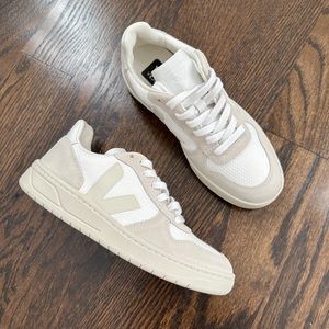 Veja V 10 white sneakers size 35 / 5